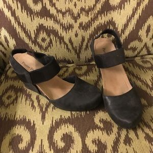 Black Wedges